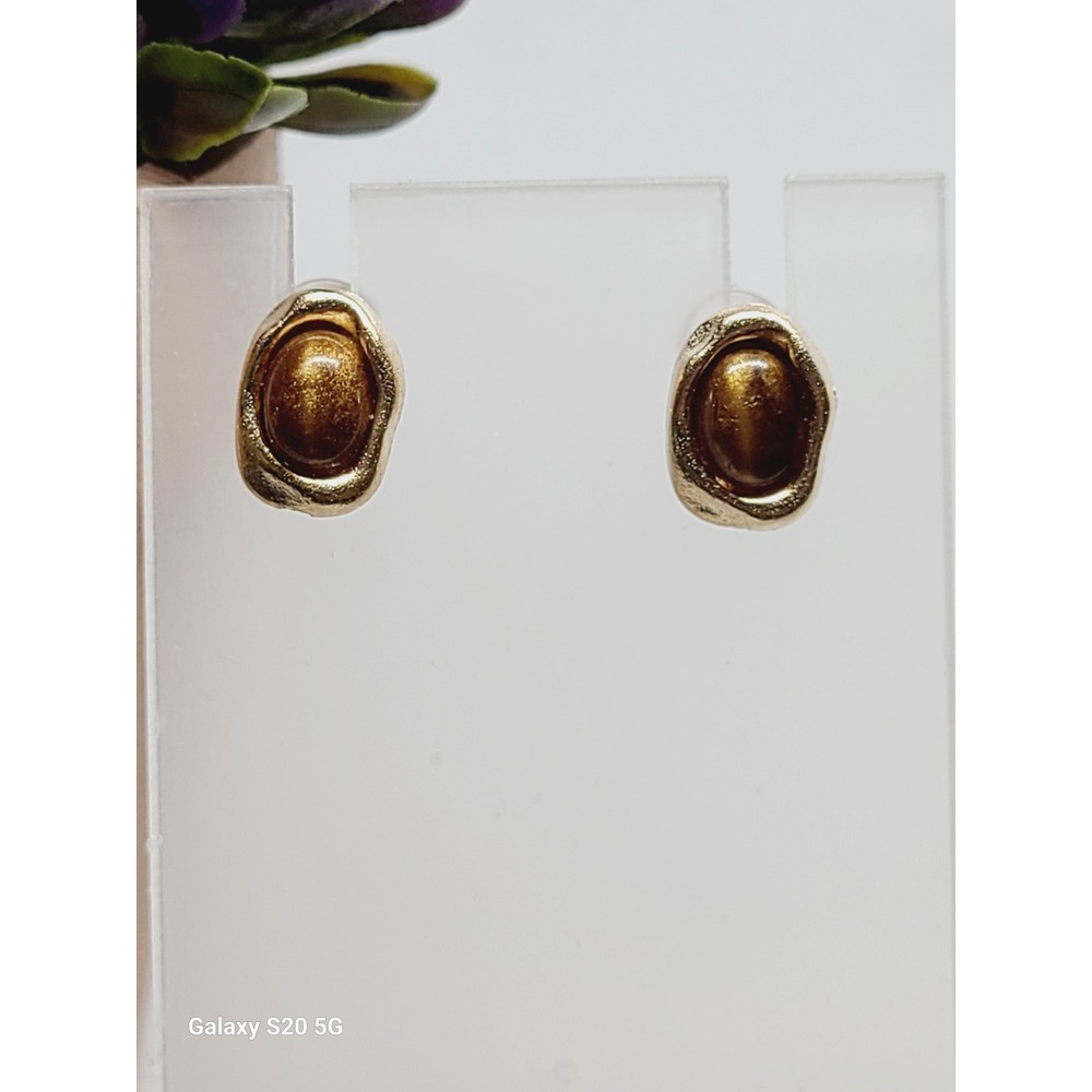 Gold Tone Organic Shaped Stud Earrings Amber Resin‎ Center Textured Finish